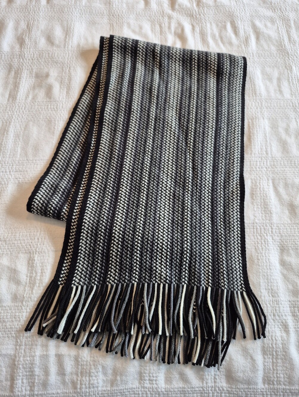 Sonoma women's scarf, black, gray & white fringed, unisex in style EUC